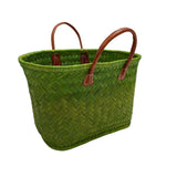 Panier Aravola artisanal MM vert anis en fibres naturelles avec poignées en cuir,  dimensions 38×19×28 cm. Panier solide pour les courses, la plage ou la piscine, également appelé Panier Marché, tressage aravola.