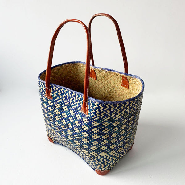 Panier artisanal bleu Frise - Le comptoir de la plage