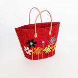 panier artisanal majunga rouge rabane brodé avec motifs fleurs avec pochon, poignées cuir dimensions 50x20x35 cm fond renforcé, idéal pour le marché ou la plage 