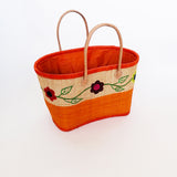 panier artisanal Namakia orange rabane brodé avec broderies fleurs avec pochon, anses cuir dimensions 35x20x35 cm fond renforcé, idéal pour le marché ou la plage.