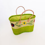 panier artisanal Namakia vert anis rabane brodé avec broderies fleurs avec pochon, anses cuir dimensions 35x20x35 cm fond renforcé, idéal pour le marché ou la plage 