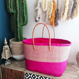 Panier artisanal rabane ivato fuchsia coins cuir, Poignées cuir avec pochon   dimensions 50 × 20 × 30 cm, parfait pour sorties et marché, robuste et élégant