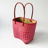 Panier artisanal rose fuchsia Frise - Le comptoir de la plage