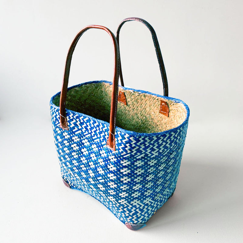 Panier artisanal turquoise Frise - Le comptoir de la plage