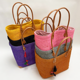 Panier artisanal de Madagascar Bekily - 34x40x20 cm - Idéal pour la ville, la plage ou les courses, panier avec pochon - Fibres naturelles et poignées cuir - LE COMPTOIR DE LA PLAGE