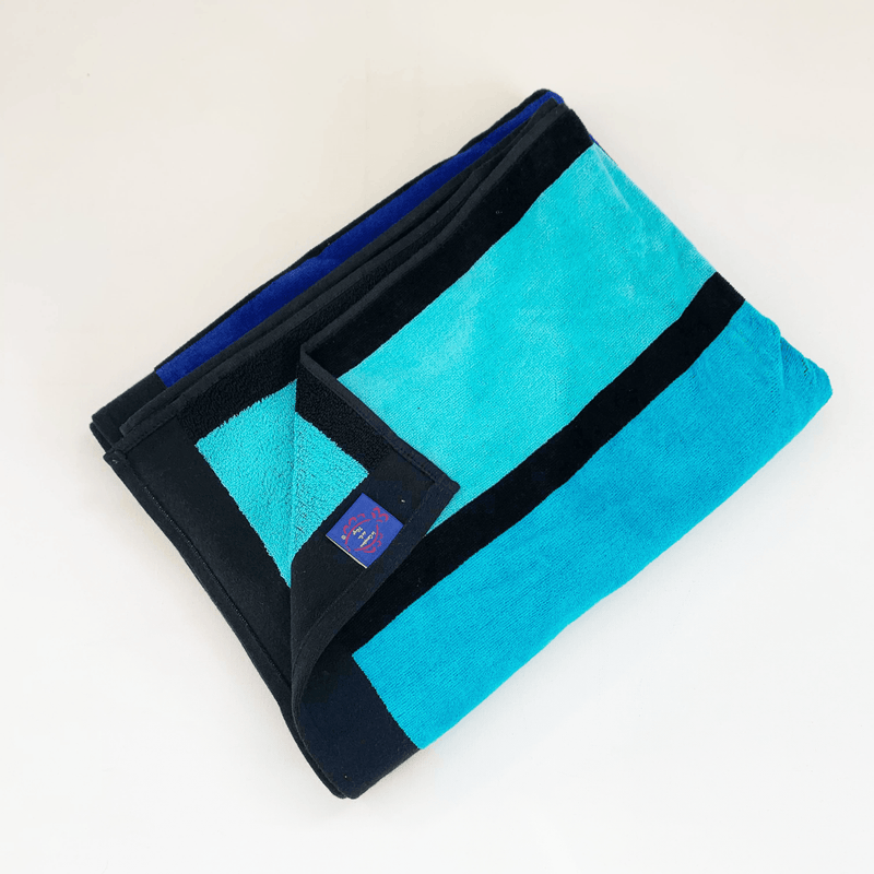 Serviette de plage éponge velours Jacquard Happy Men, taille large - Le comptoir de la plage