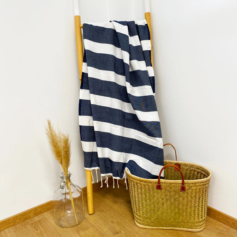 Drap de bain fouta plate traditionnelle rayée Transat bleue marine - Le comptoir de la plage