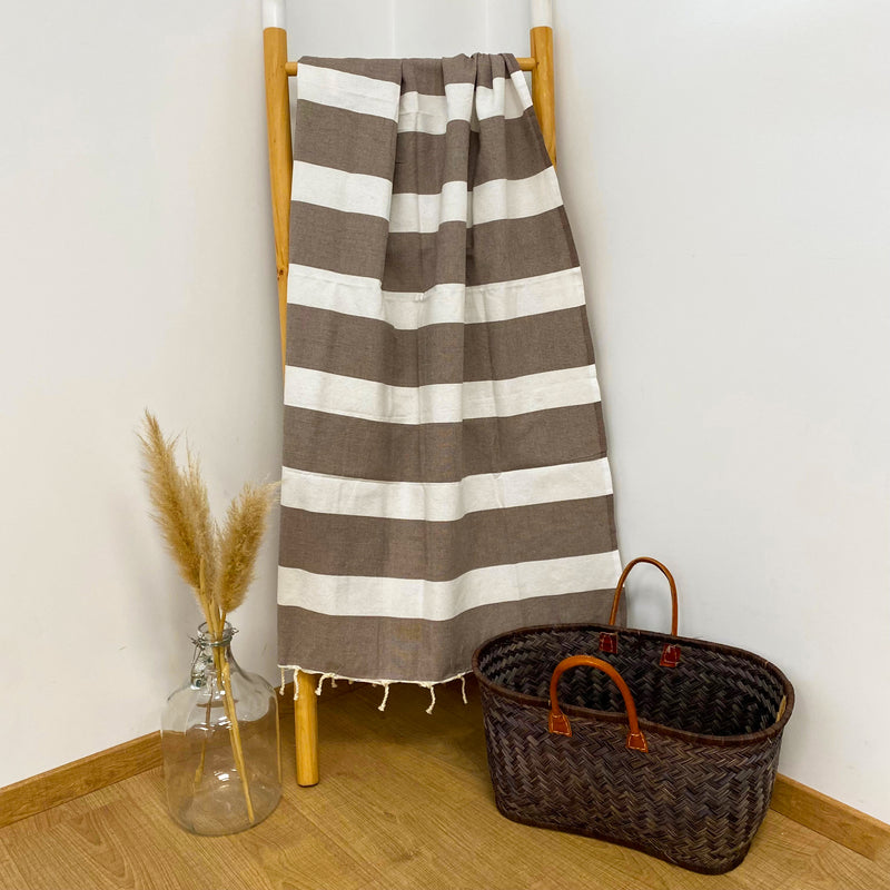 Drap de bain fouta plate traditionnelle rayée Transat taupe - Le comptoir de la plage