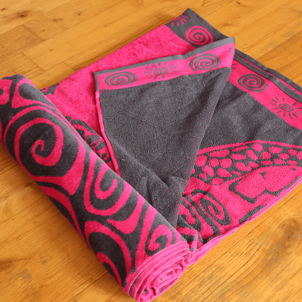 Drap de bain en coton Fuchsia Turtle Taille L - Le comptoir de la plage