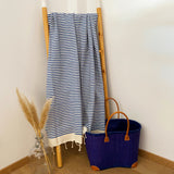 Drap de bain fouta plate rayée en coton Yadara bleue marine - Le comptoir de la plage