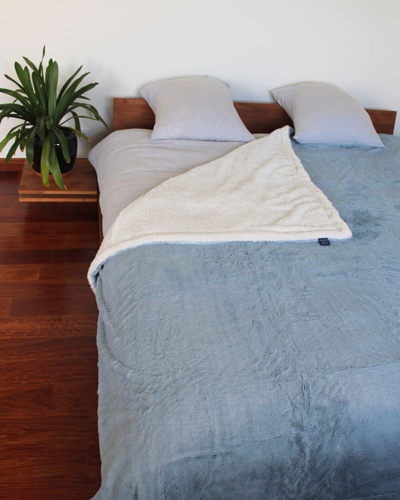Couverture Polaire extra large imitation Lapin Gris Bleu - Le comptoir de la plage