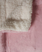Couverture polaire cocooning imitation Lapin rose - Le comptoir de la plage
