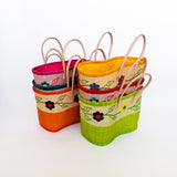 panier artisanal Namakia rabane brodé avec broderies fleurs avec pochon, anses cuir dimensions 35x20x35 cm fond renforcé, idéal pour le marché ou la plage 