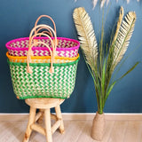 panier artisanal toama vert, fuchsia, safran Gm avec poche en fibres naturelles avec poignées en cuir dimensions 55x20x35cm, idéal pour marché plage ou courses robuste et élégant 