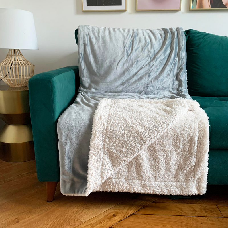 Plaid polaire imitation mouton gris clair - Le comptoir de la plage