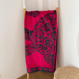 serviette de plage éponge velours jacquard fuchsia turtle L 100x175 cm en coton 470 g/m² douce et absorbante, idéale plage et piscine.